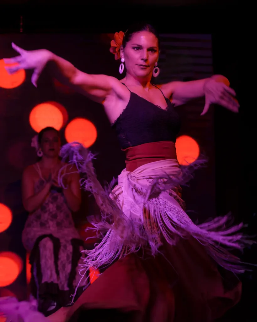 Deze foto laat een dansende flaminco danseres in Spanje zien. Gemaakt door fotograaf René NIcolaes.